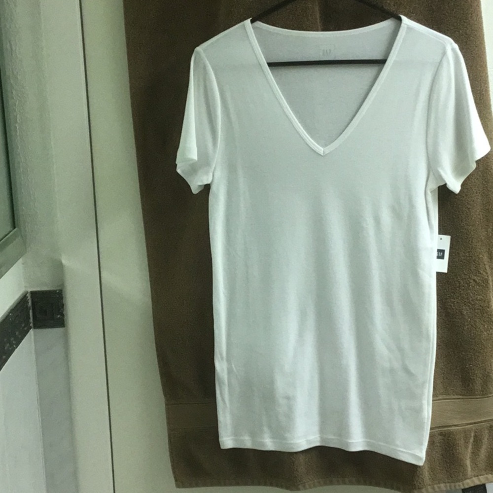 Gap V-neck Tee